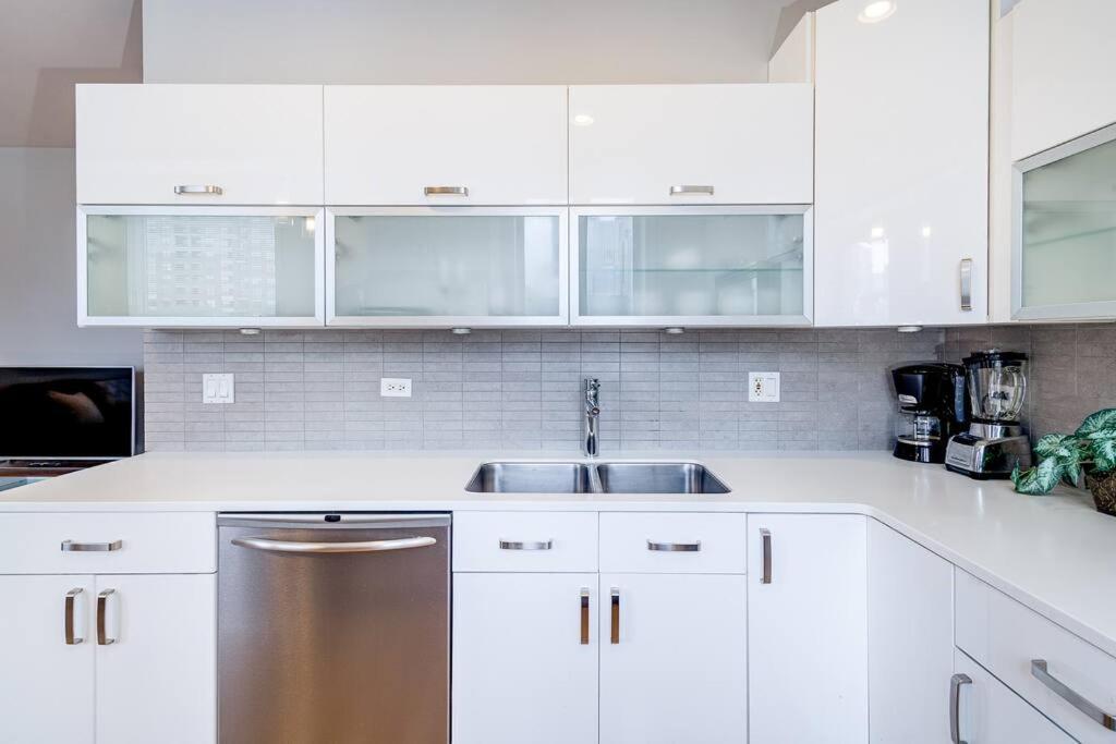 Cozy Beautiful Downtown Unit Chi In Prime River North Location Near Mag Mile - 2 Чикаго Екстер'єр фото